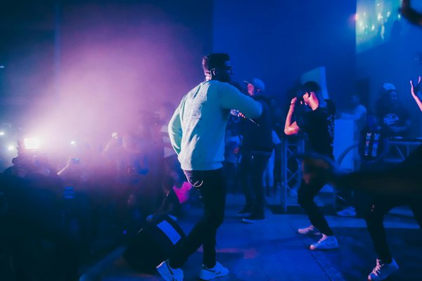 Quels équipements sont indispensables pour une salle de séminaire ?